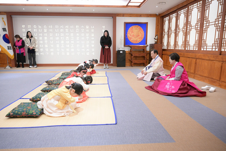 "시장 할아버지, 새해 복 많이 받으...